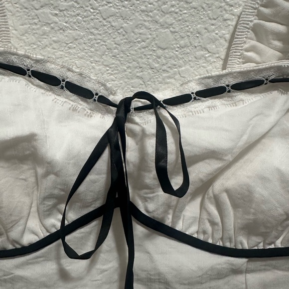 Sienna Sky tank M white with black ribbon accent - Picture 2 of 5